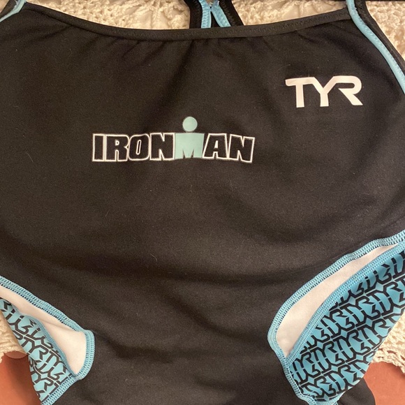 TYR Durafast Elite® Reversible Women's Diamondfit Swimsuit - Hexa - Picture 6 of 6